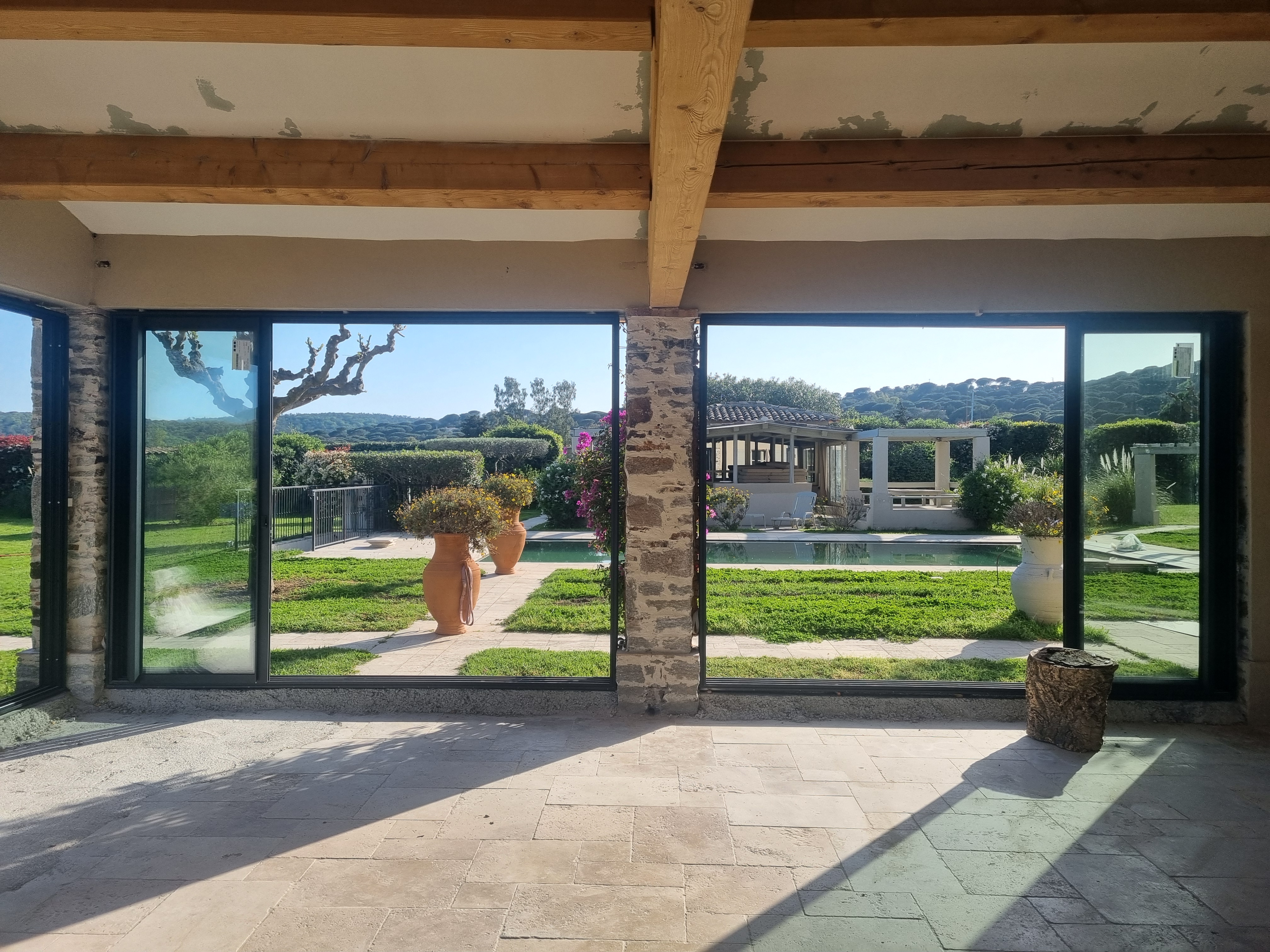 Baies vitrées et vues jardin pendant le chantier Alba