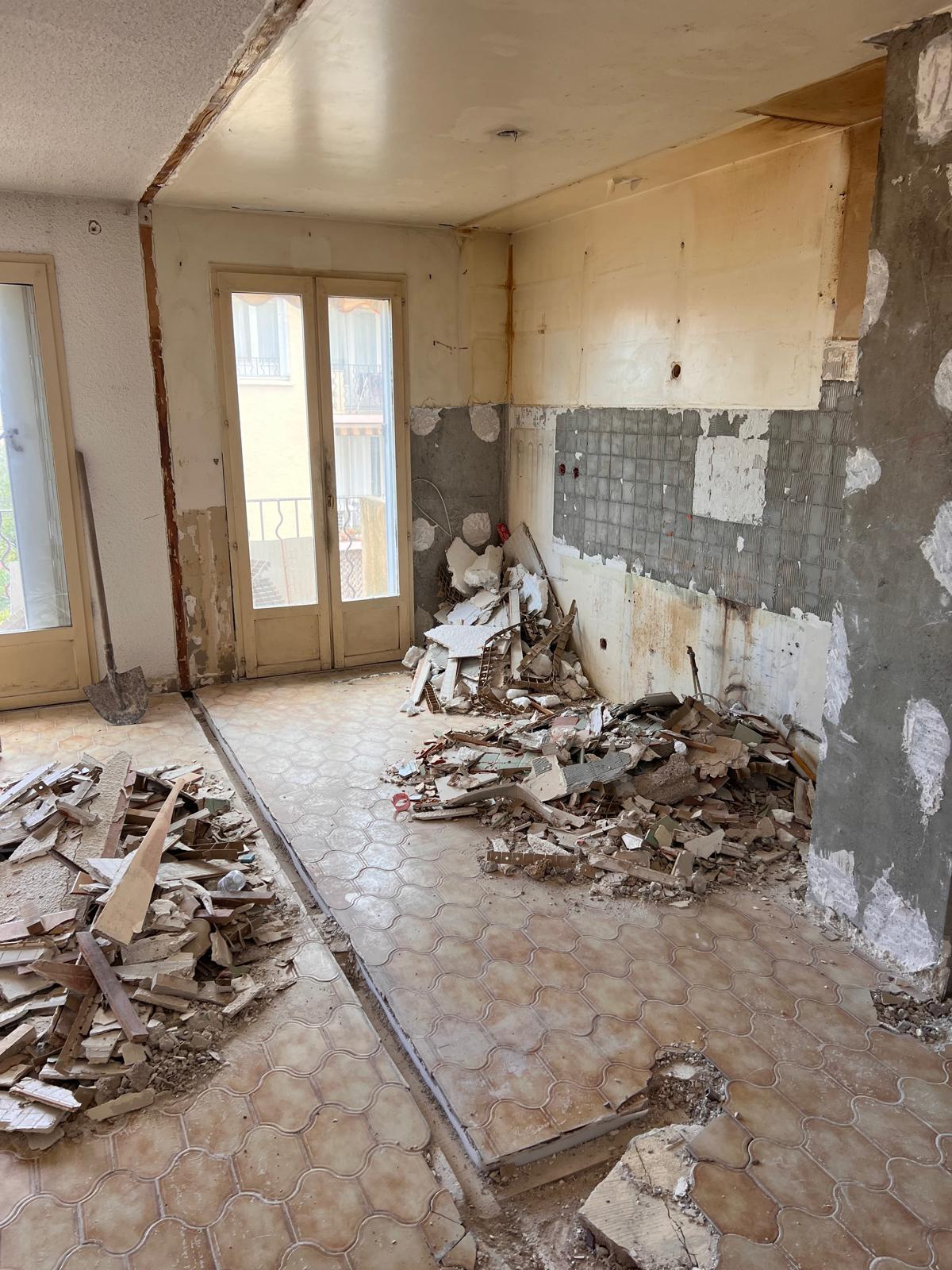 Chantier de Lei Amourie avec demolition et gravats