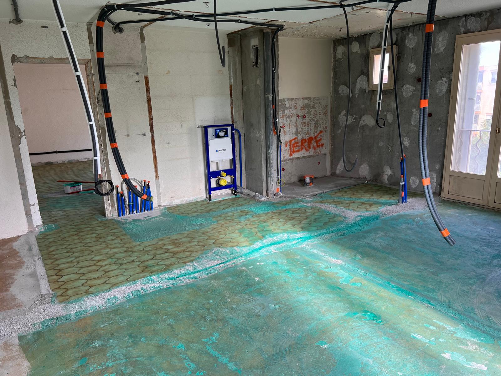 Chantier de Lei Amourie avec plomberie et reseaux techniques