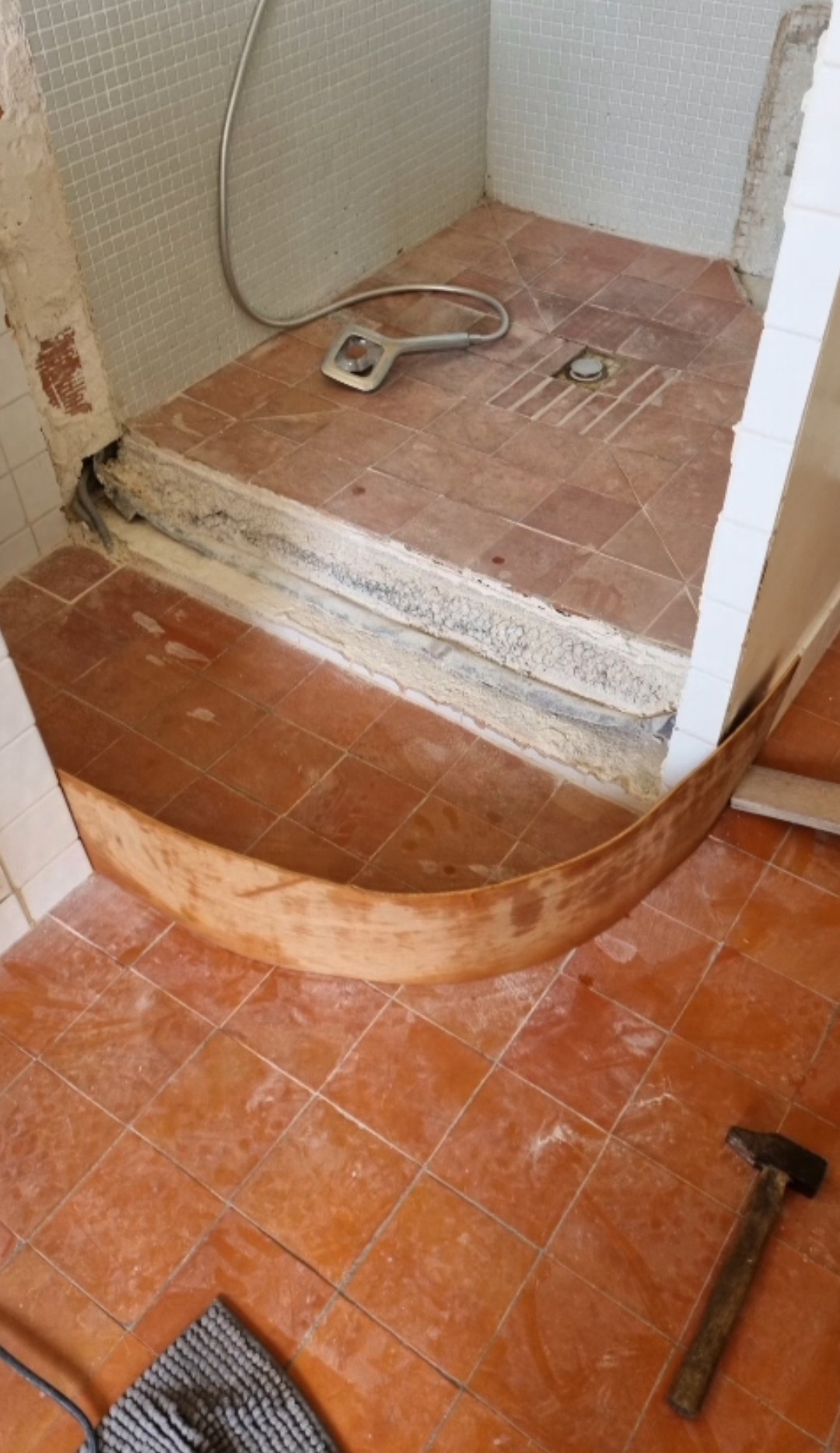 Dépose du sol et de la douche de Lou Casatin