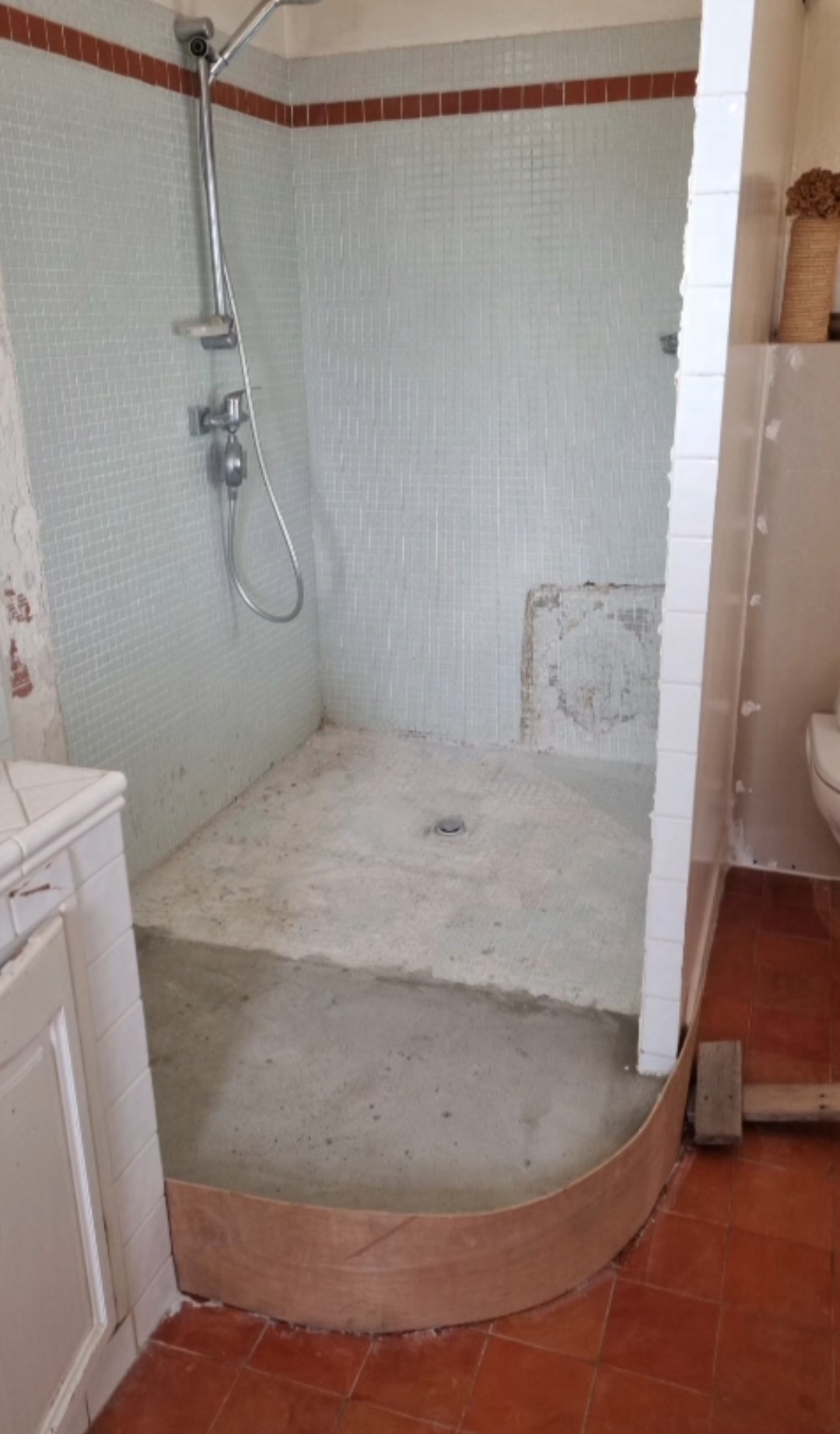Préparation de la douche arrondie de Lou Casatin