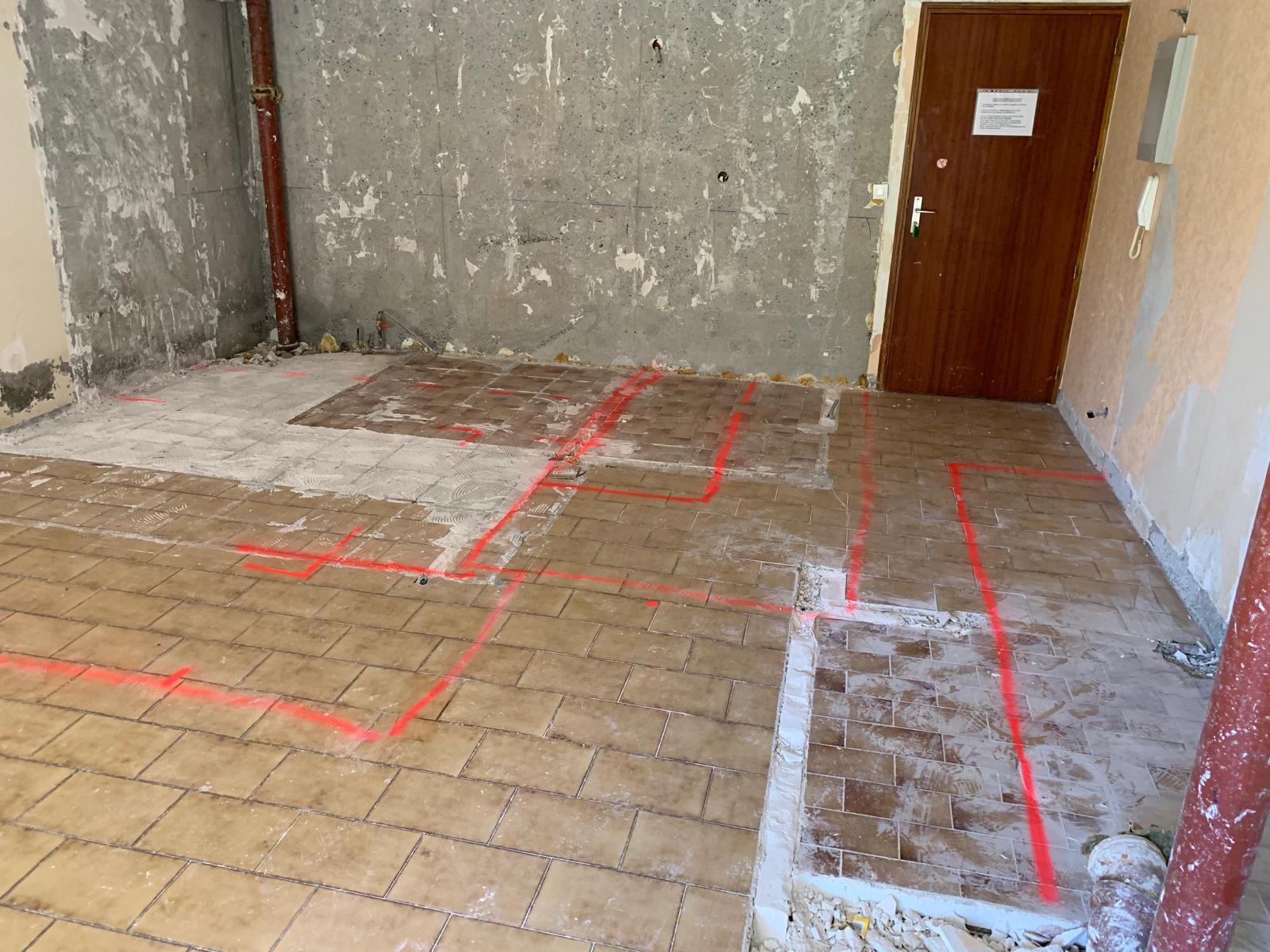 Sol et traces de chantier de l'appartement Petit Prince